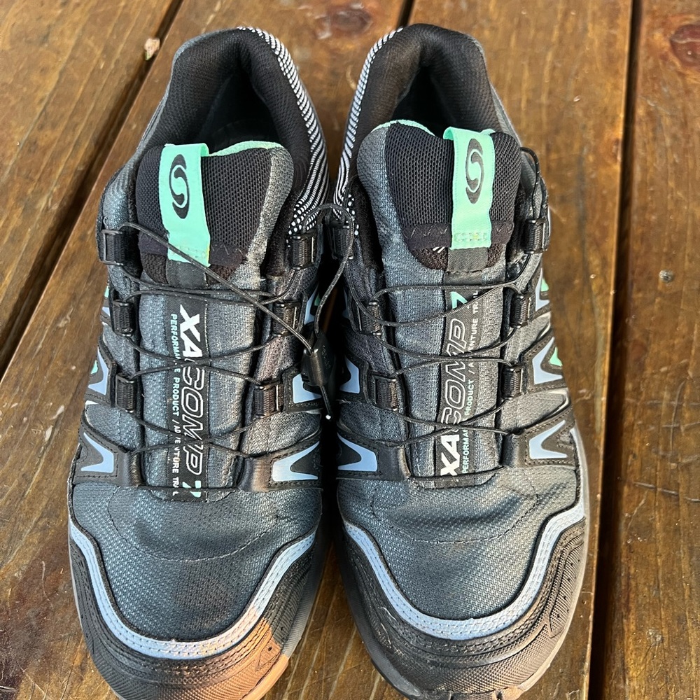 Salomon women’s trail running shoes 8.5